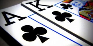 Αθηνά Παπαδοπούλου: POKER FACE